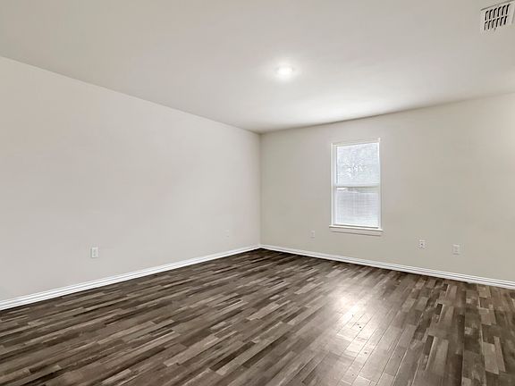 3rd image of 1439 Plum St