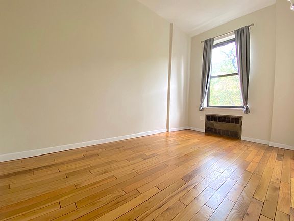 3rd image of 52 W 87th St #A3a
