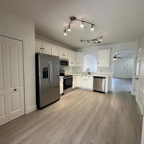 15752 Fishhawk Falls Dr — Photo 5
