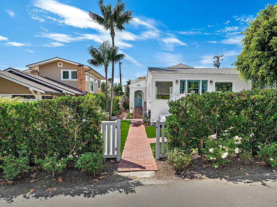 172 Wave St