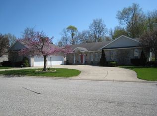 57524 Shorewood Dr E, South Bend, IN 46619