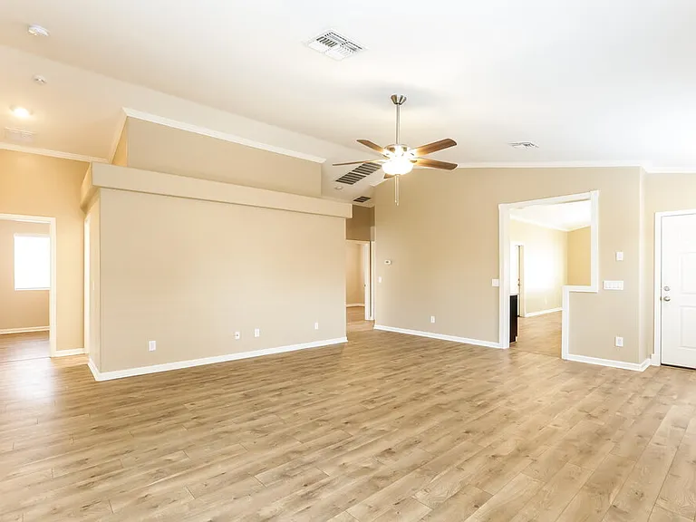 2030 S 100th Ln — Photo 3