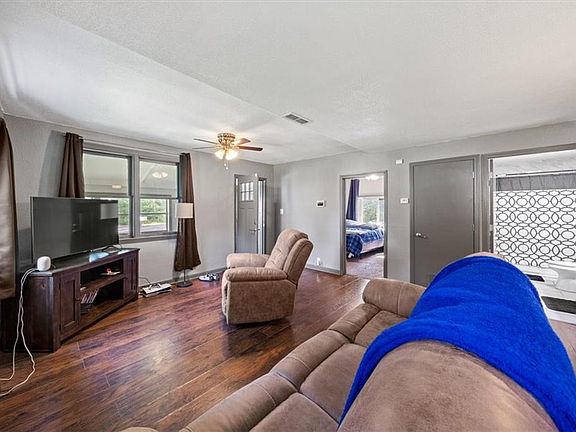 5th image of 2922 N 48th Ter