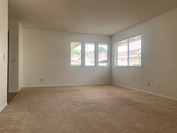 2nd image of 74 N Calle Vis