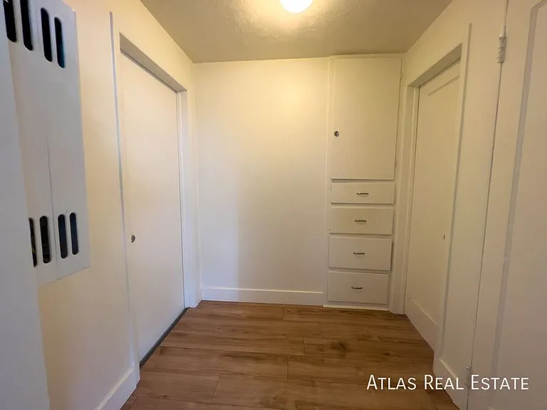 1457 Roberta St — Photo 9