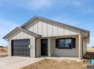 6721 E Thimbleweed St, Sioux Falls, SD 57110