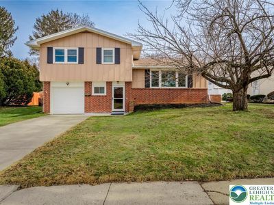 827 College Ln, Allentown, PA, 18103