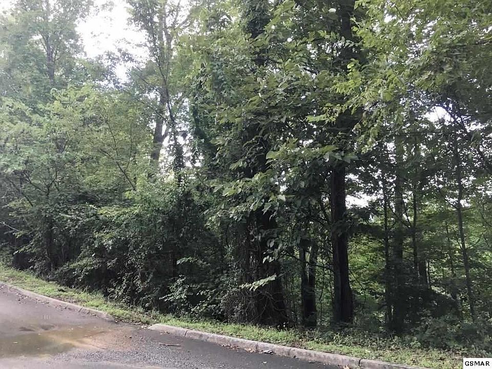 1st image of 1 Penelope Ln