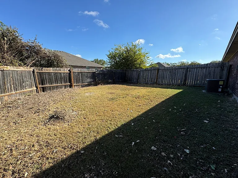 408 W St John St — Photo 18