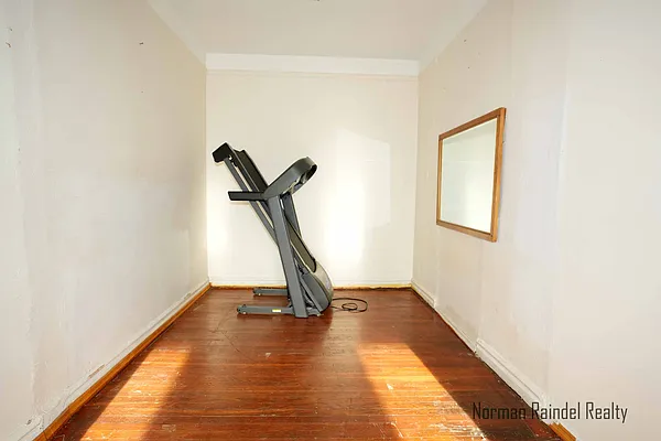 Rented by Norman Raindel, LREB | media 5