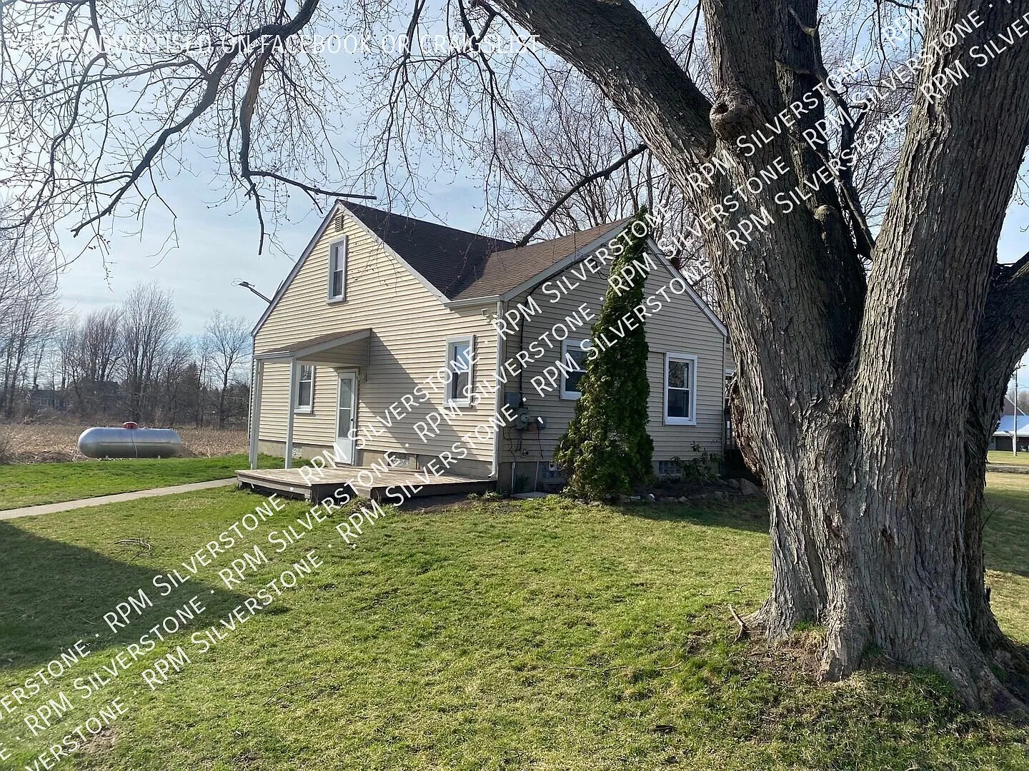 3 Bed, 1 Bath on Acres of Land with Workshop — Photo 3
