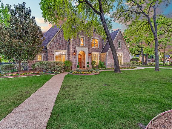 2nd image of 701 Regency Ct