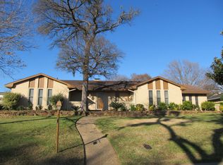 321 Woodbrook Dr, Desoto, TX 75115