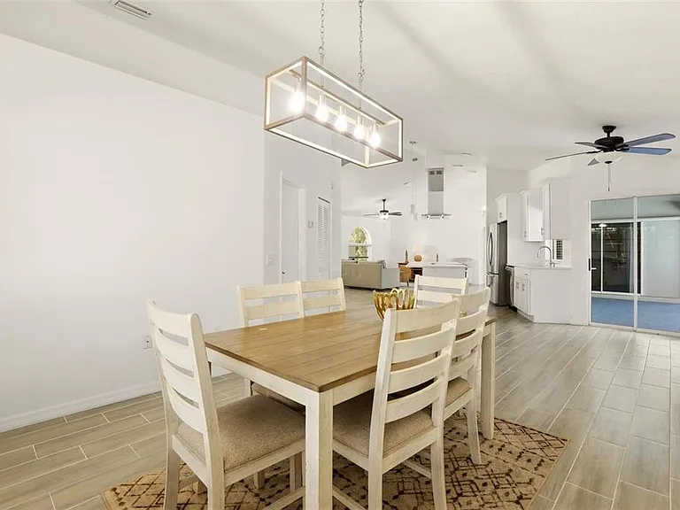 830 Columbia St — Photo 12