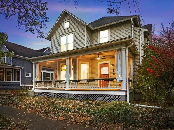 226 S Main St, Granville, OH 43023