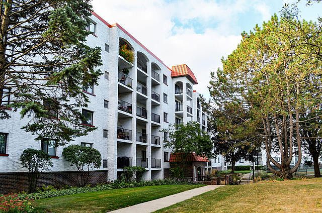1st image of 450 Plum Creek Dr APT 412
