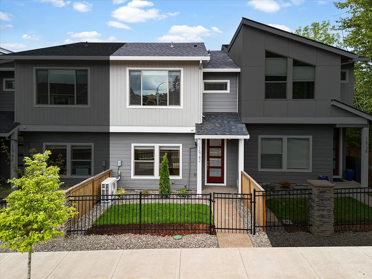 3 bed, 2.5 bath, 1626 sqft, $2,950 — Photo 1