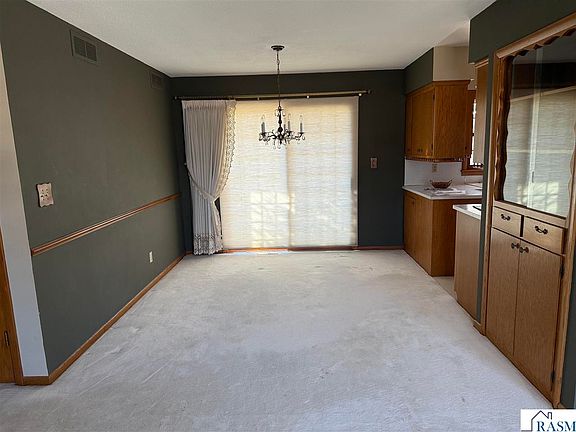 5th image of 826 3rd St