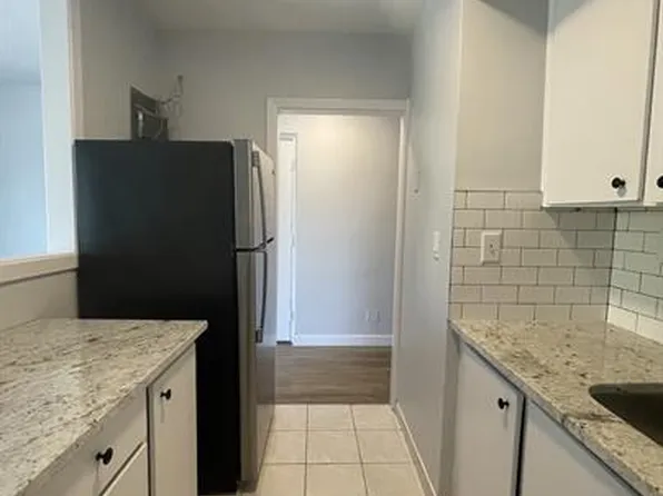 315 Detroit St Unit 7, Windsor, ON N9C 2P4