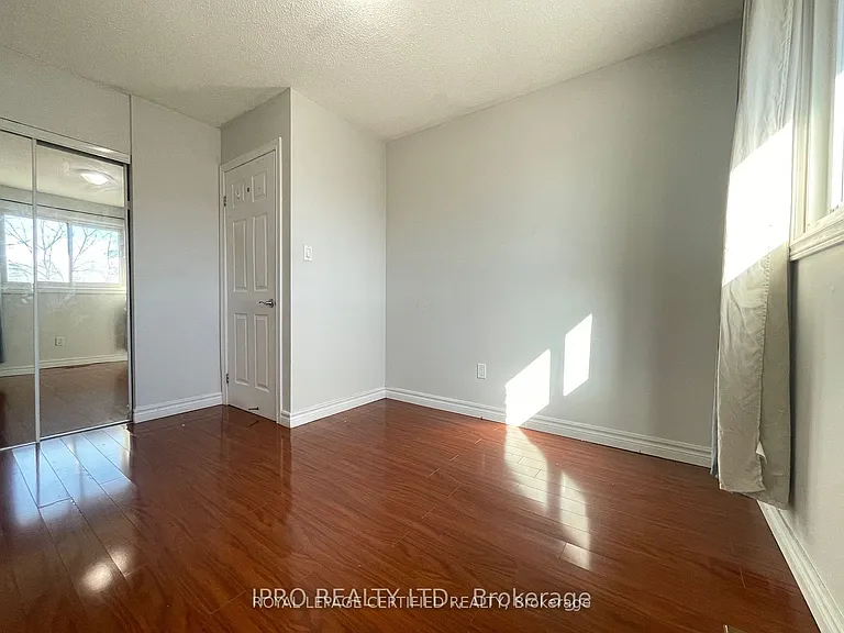 498 Daralea Hts #UPPER — Photo 11