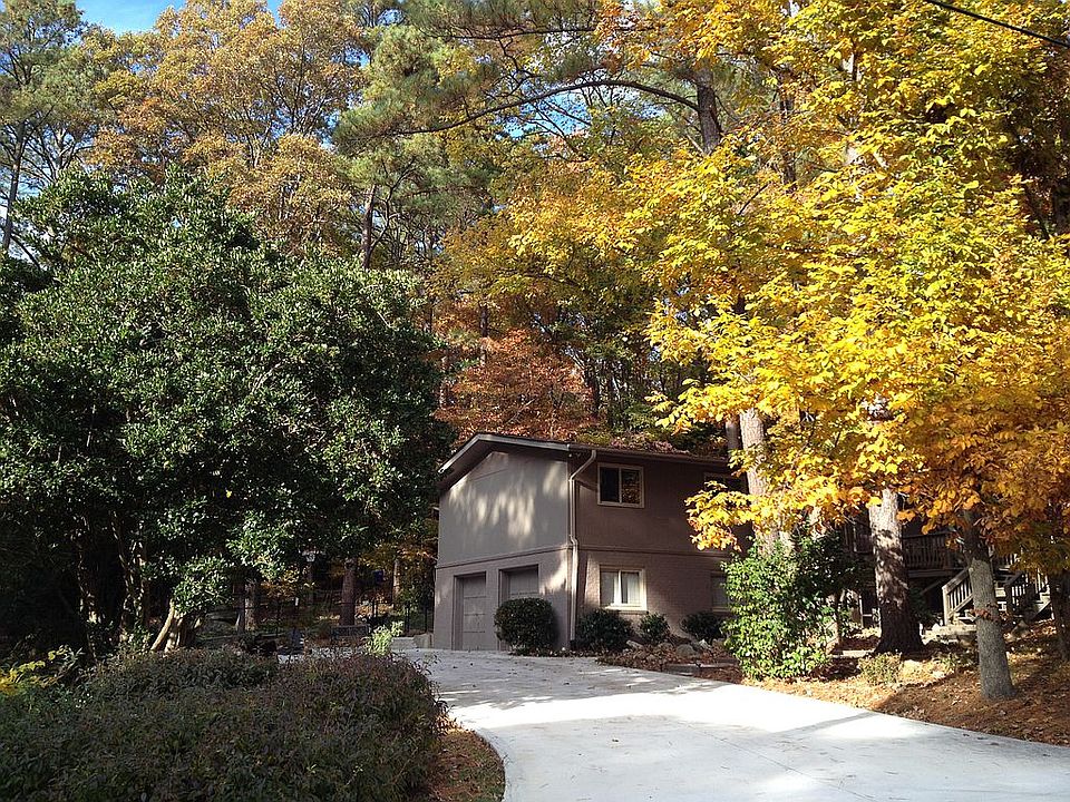 2nd image of 375 Wesley Ct