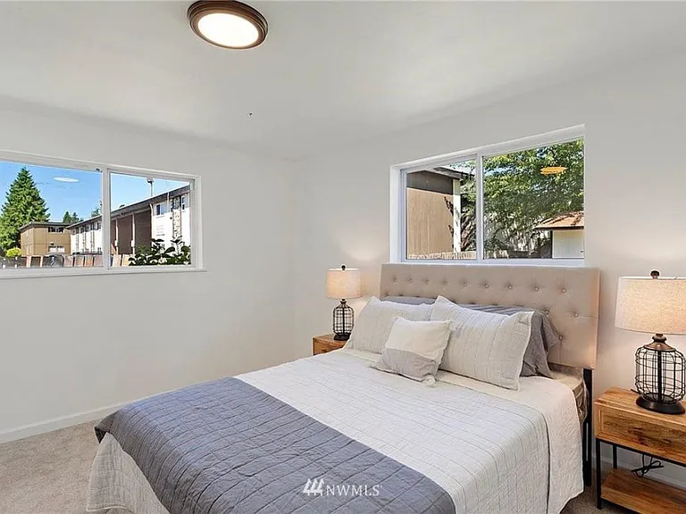 1014 SW 126th St — Photo 3