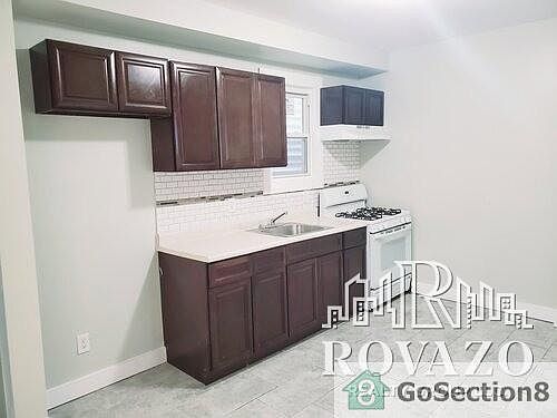 1st image of 207 Parker St Floor 2