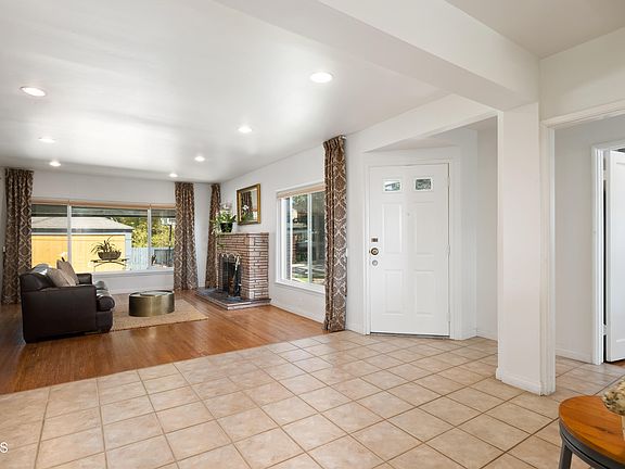 5th image of 1424 Oak Crest Ave