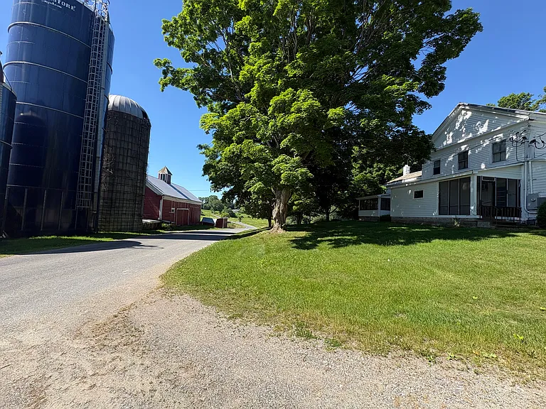 261 Akin Rd — Photo 2