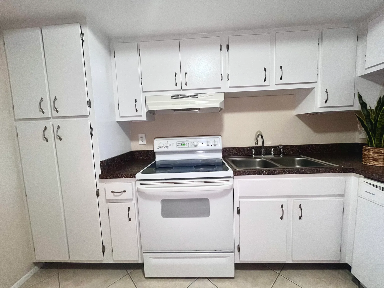 2 bed, 1058 sqft, $1,650 — Photo 4
