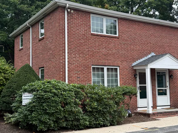63 Linden St Unit 1, Wellesley, MA 02482
