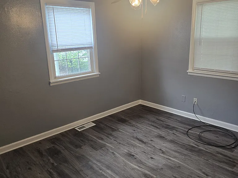527 Harrison St — Photo 13