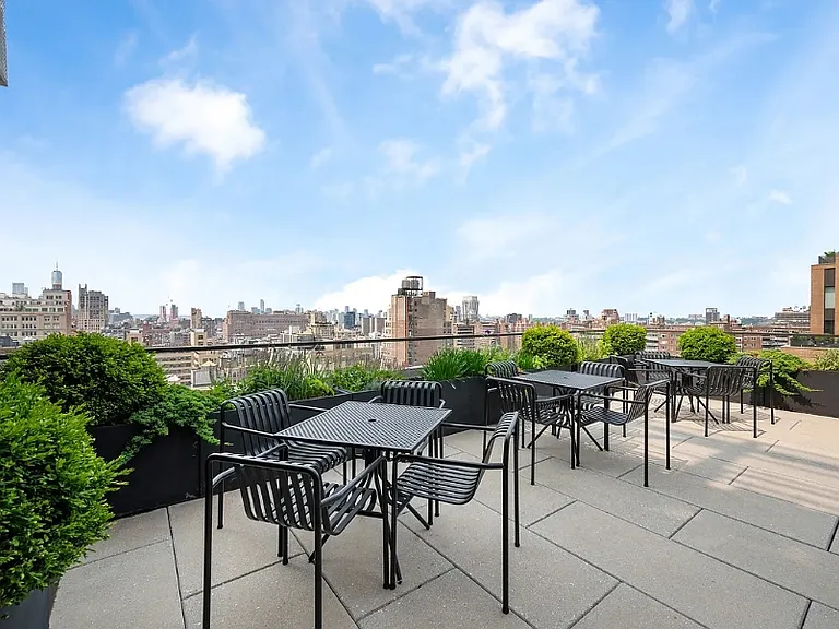 225 W 28th St #17CC — Photo 11