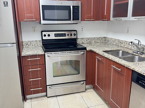 5th image of 3300 NE 192nd St APT 415