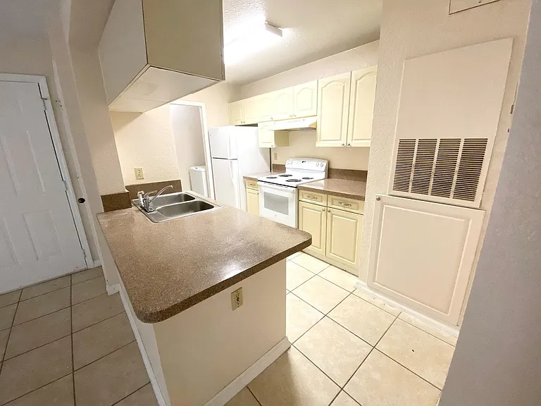 2550 N Alafaya Trl #6200 — Photo 7