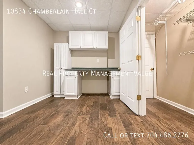 10834 Chamberlain Hall Ct — Photo 32