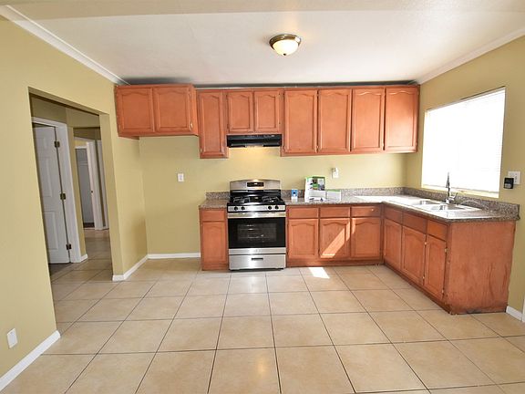3rd image of 1318 W 81st St