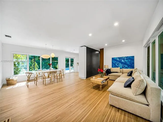 1010 Placetas Ave — Photo 16