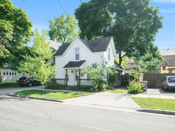 208 Palmer St NE, Grand Rapids, MI 49505
