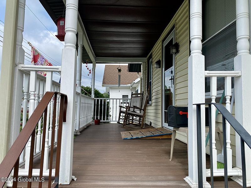 3rd image of 8 Miller Avenue