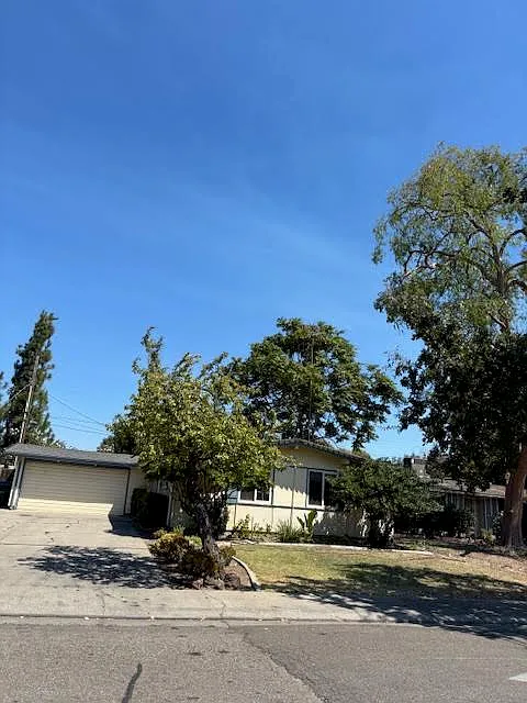 3 bed, 992 sqft, $1,950 — Photo 2