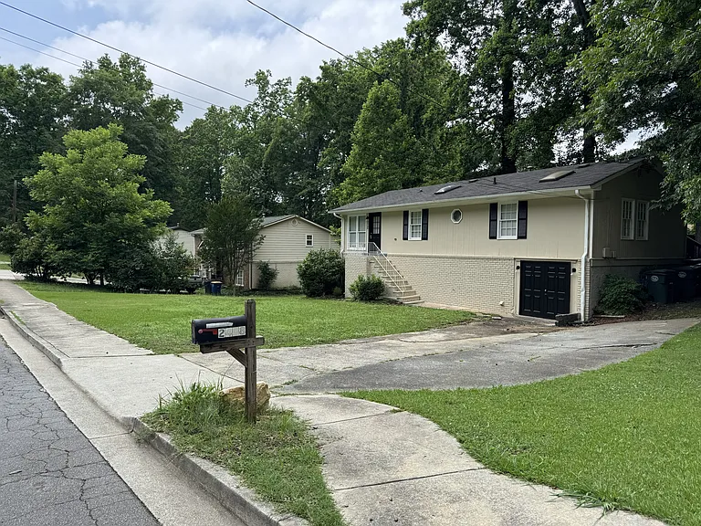 2408 Melody Ln NW — Photo 4