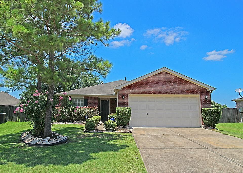 Gorgeous landscaping and a large Cul-De-Sac lot!