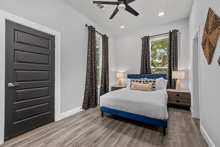 1015 Brooks St — Photo 10