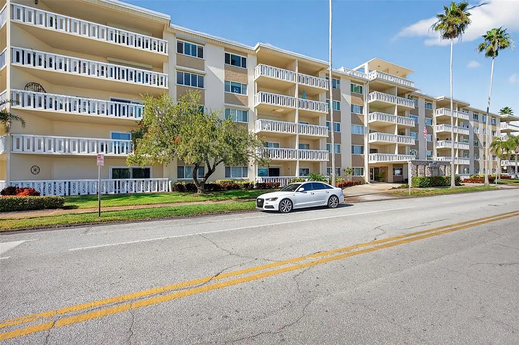 1 bed, 1.0 bath, 950 sqft, $2,200 — Photo 1