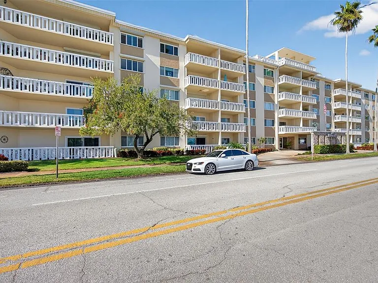 1200 N Shore Dr NE #201 — Photo 1