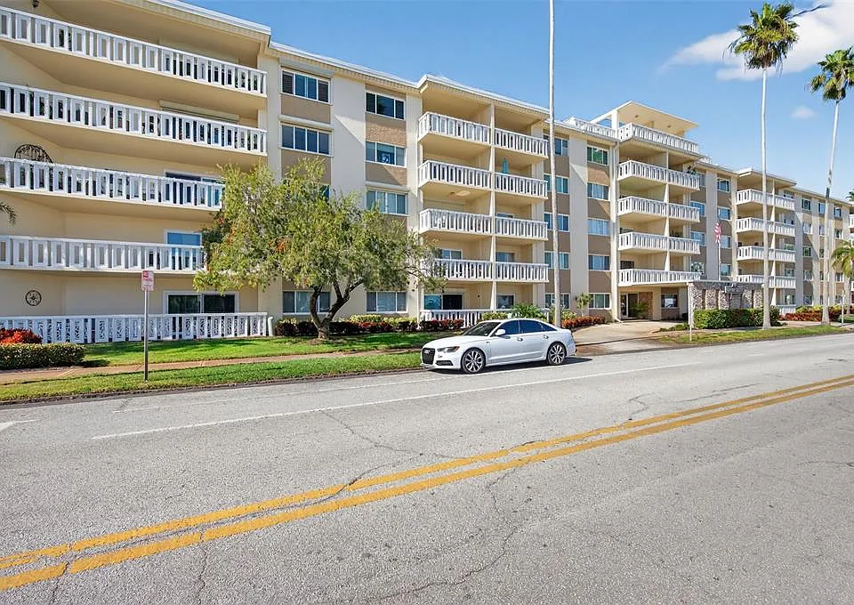 1200 N Shore Dr NE #201