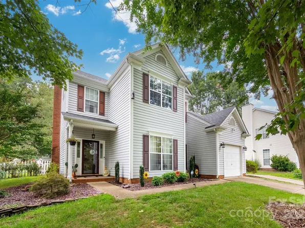 1815 Sugar Hollow Dr, Charlotte, NC 28214