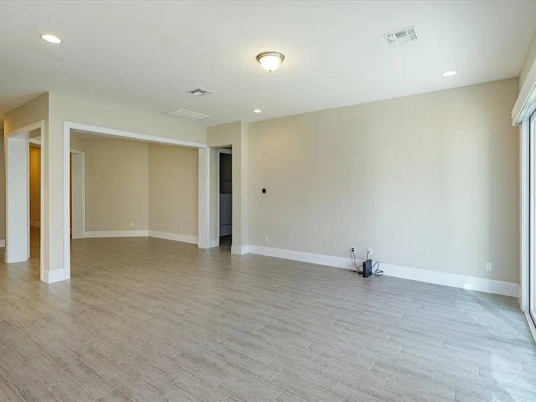 6354 Swanson St — Photo 8