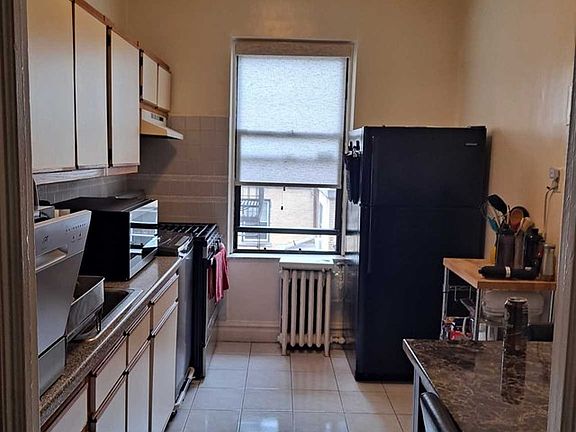 4th image of 117 Kensington Ave APT 405